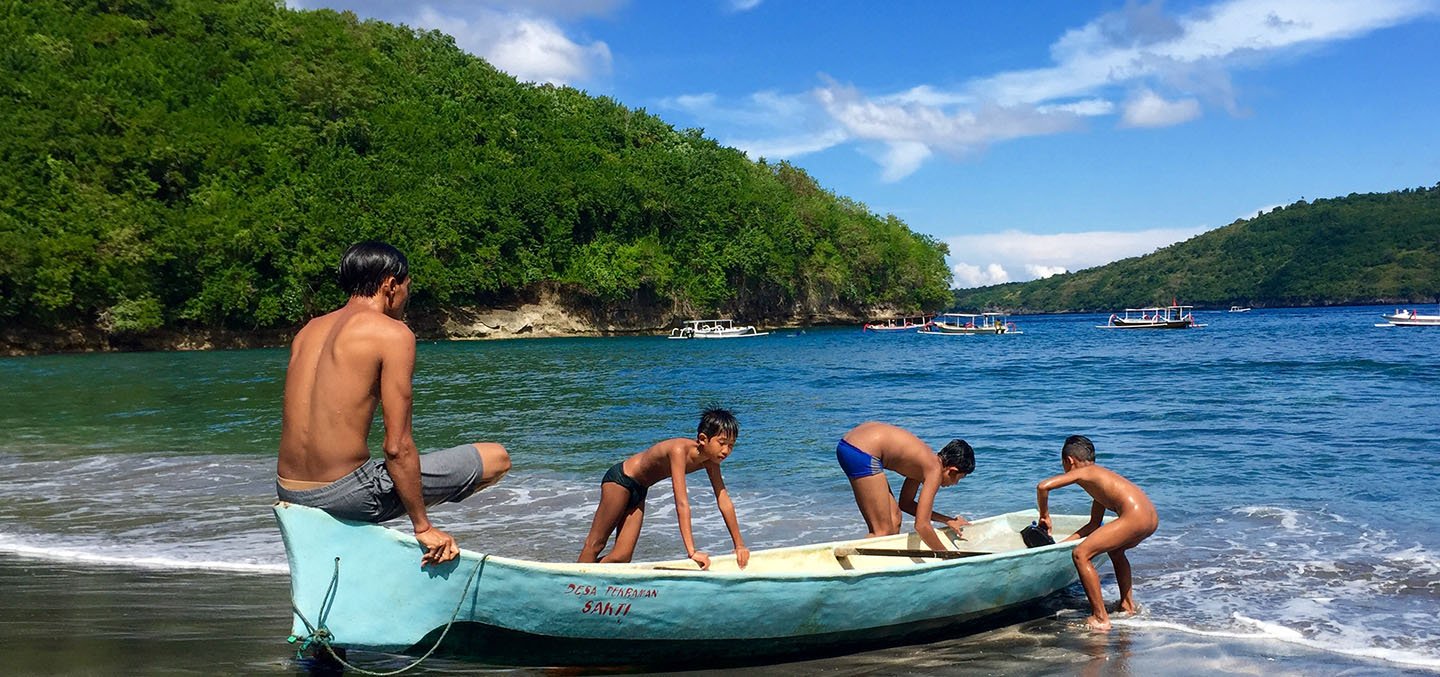 Nusa Penida Black Beach
